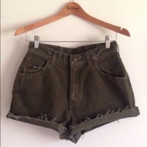 Army green highwaisted shorts