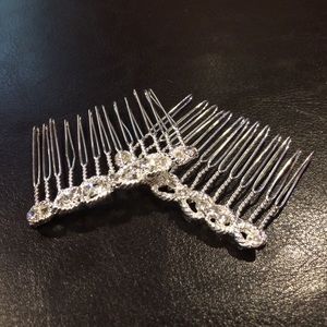 2 matching hair combs