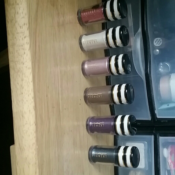 MAC limited edition pigments