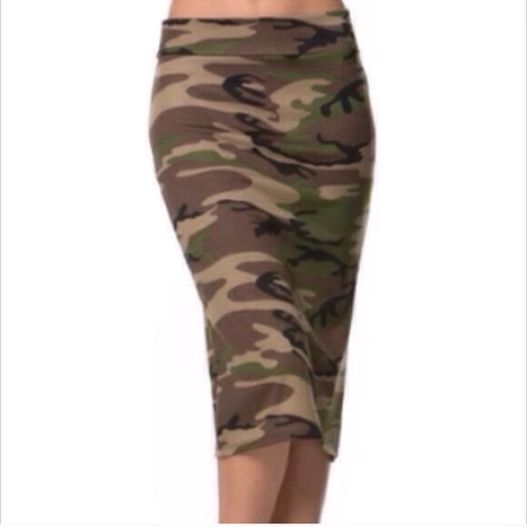❗️CLEARANCE Camo Midi Skirt - Picture 2 of 3