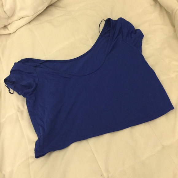 Navy blue cropped t top