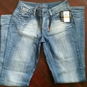 Nwt Dereon skinny jeans