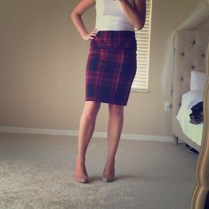 🎉HP🎉 Red plaid skirt