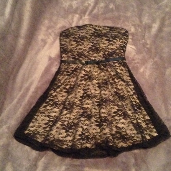 Strappless lace dress! Padded!