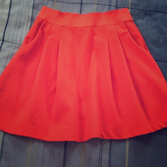 Gap skirt