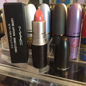 MAC Lipstick in the Color Dressmaker