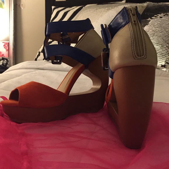 SOLD! Wedges - Picture 2 of 2