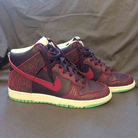 Nike tennis shoes