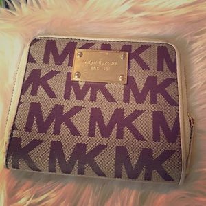 ✨Gold logo Michael Kors folio wallet!