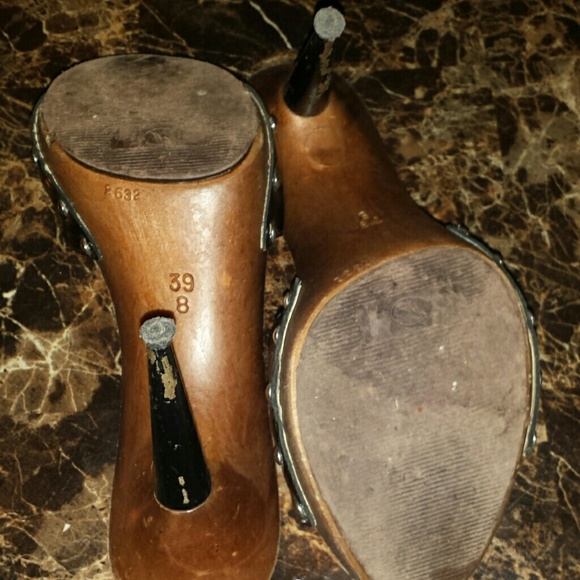 HEELS - Picture 2 of 4