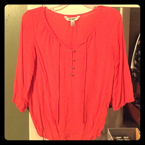 Pink quarter sleeve top with gold buttons