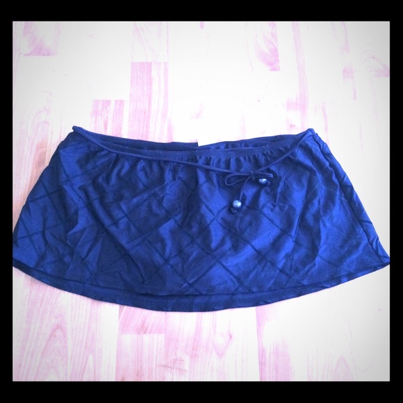 Isaac Mizrahi black bikini bottom w/built in skirt