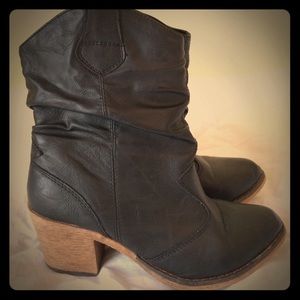 black leather boots/booties