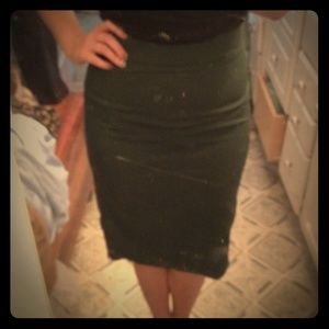 Gorgeous forest green midi skirt