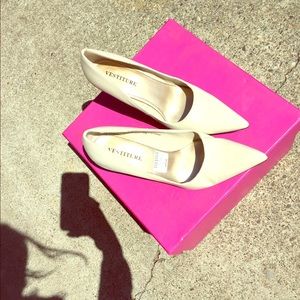 Nude pumps pointed toe