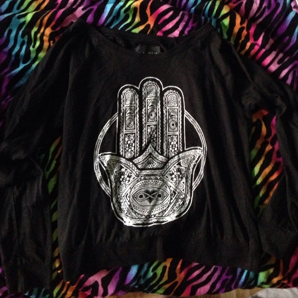 Half arm shirt.