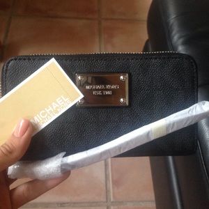 Michael Kors wristlet wallet