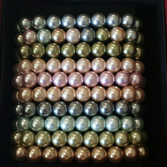 Set of 10 simulated pearl bracelets