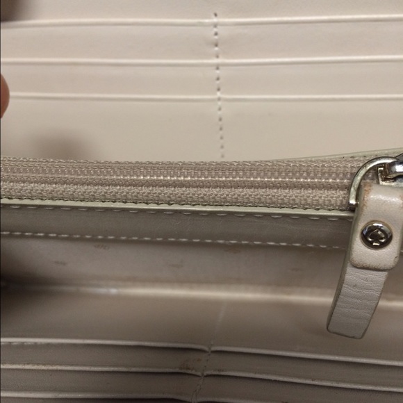 Kate Spade wallet. - Picture 3 of 4