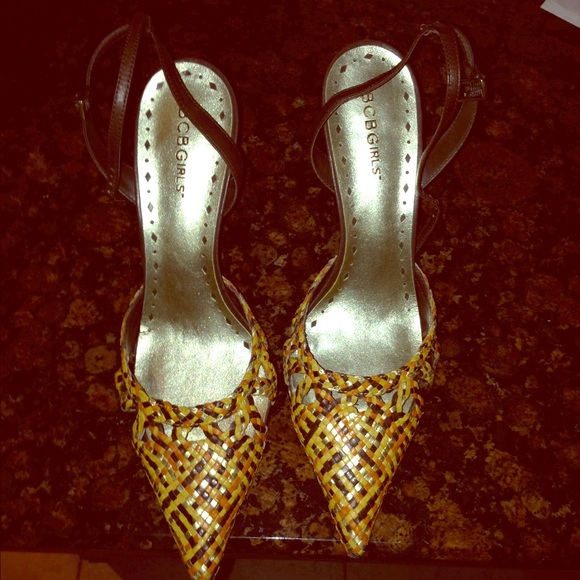 BCBG Multi colored pump
