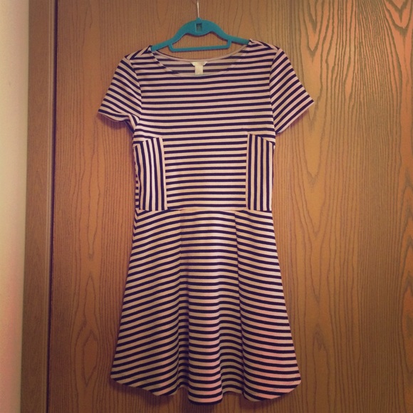 Forever 21 capped sleeve dress