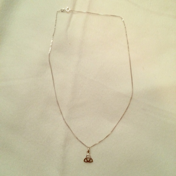 🆕NWOT .925 silver Celtic necklace