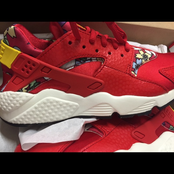 Brand New Woman's Huarache Run - Picture 2 of 5