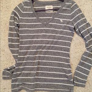 Grey & white Abercrombie & Fitch long sleeve shirt