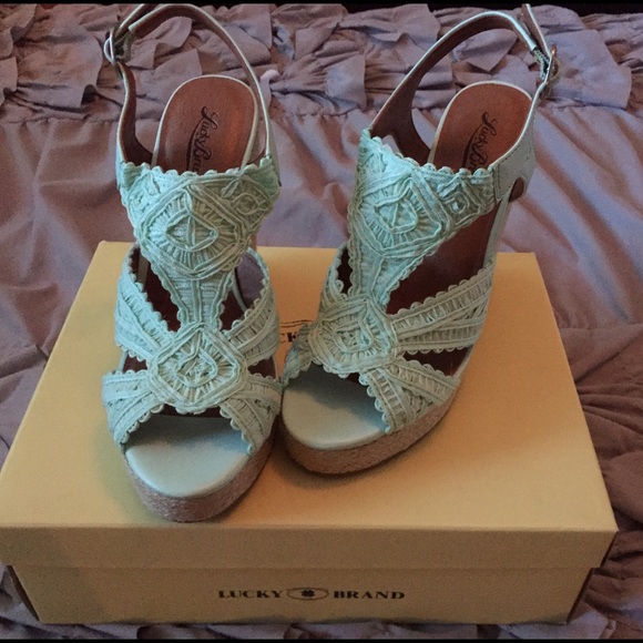 BRAND NEW LUCKY BRAND HEELS SIZE 8