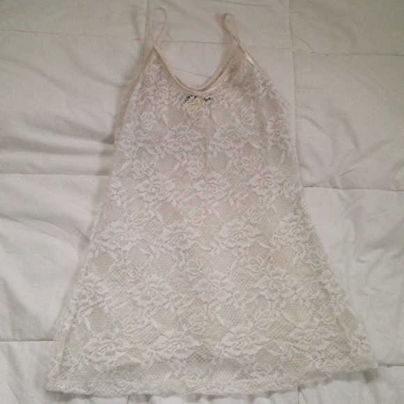 ❗️Sale❗️WET SEAL Lace tank top