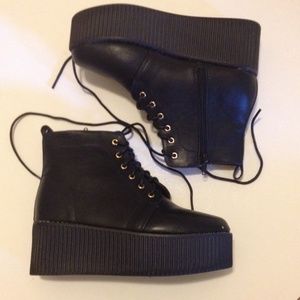 Woman's platform shoes