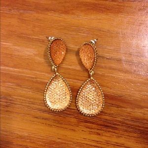 Blush dangle earrings