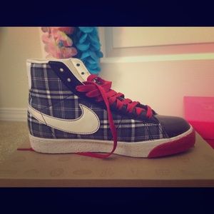 DISCOUNTED_ Nike high top sneakers