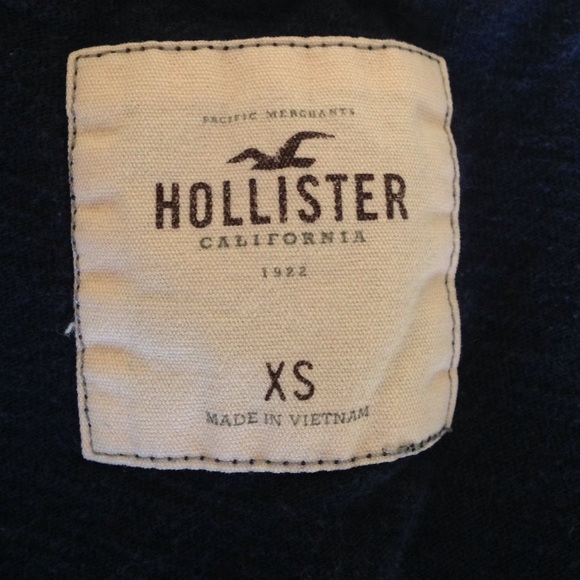 Navy blue Hollister top - Picture 2 of 3