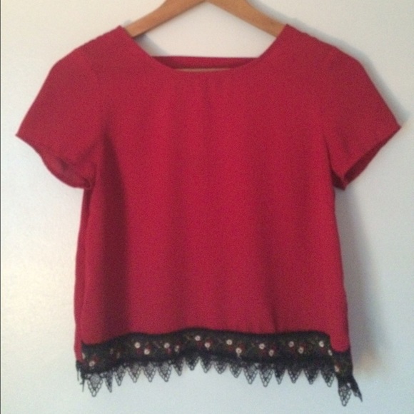 Semi cropped red shirt