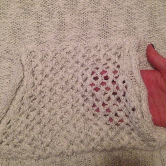 Sweater🌸 - Picture 2 of 4