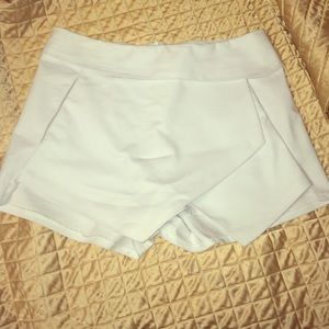 White envelope skort