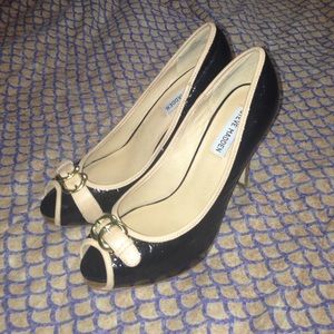 STEVE MADDEN black and nude peep toe pumps