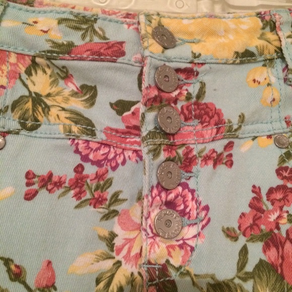 🚫sold in bundle Host Pick Floral High Waist Short - Picture 2 of 3