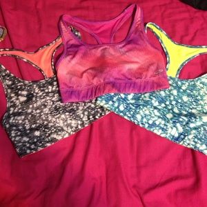 Set of reversible sports bras