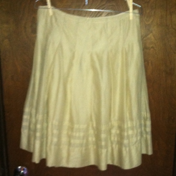 Beige/tan skirt