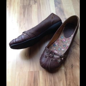 SOLD! NEW! 💰👞😊Beautiful Brown Flats