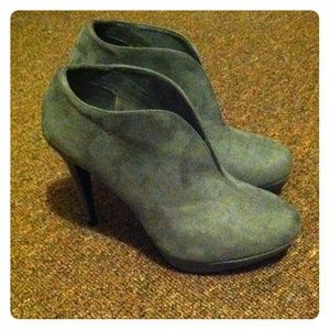 Bootie heels size 6 1/2