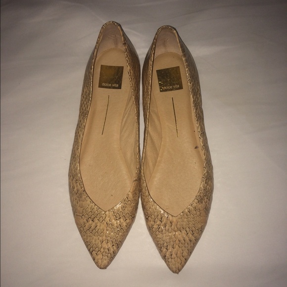 Dolce Vita nude snakeskin 🐍 flats. Size 9