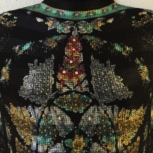 ⭐️🌓BEAUTIFUL ORIENTAL INSPIRED TOP NWOT!🌓⭐️ - Picture 2 of 4