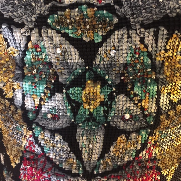 ⭐️🌓BEAUTIFUL ORIENTAL INSPIRED TOP NWOT!🌓⭐️ - Picture 3 of 4