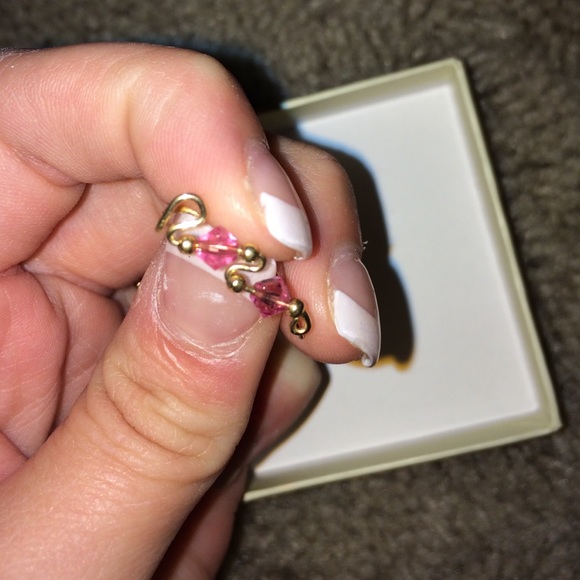 Light pink earrings - Picture 2 of 3