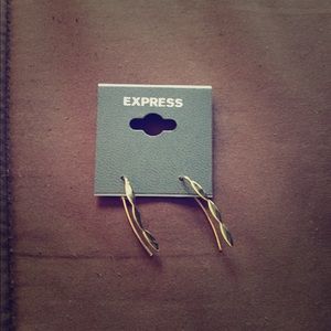 Scalloped Pull Through Earrings