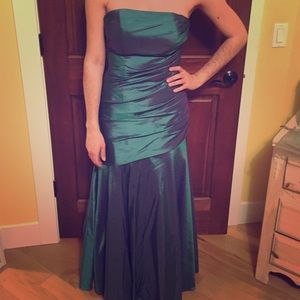 IMPRESSION BRIDAL GOWN! (Great prom dress!!!)