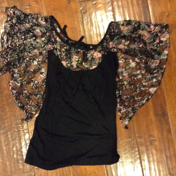 📌CUTE TOP💋 - Picture 2 of 4